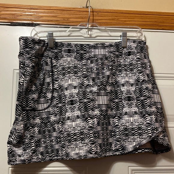 Soybu Pants - Soybu Black‎ & White Printed Skort M